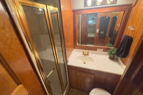 2001 Navigator 53