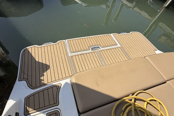 Photo of the 2021 Sea Ray 290 SDX