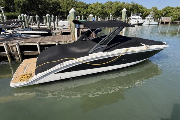 Photo of the 2021 Sea Ray 290 SDX
