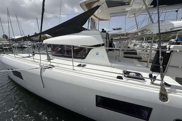 Enchanted Daze 42ft Lagoon Yacht For Sale