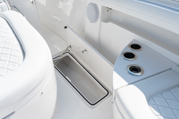 33ft Mag Bay Yacht For Sale