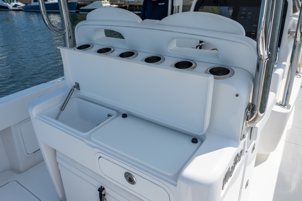 33ft Mag Bay Yacht For Sale