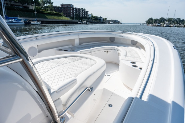 33ft Mag Bay Yacht For Sale