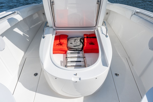 33ft Mag Bay Yacht For Sale