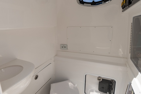 33ft Mag Bay Yacht For Sale
