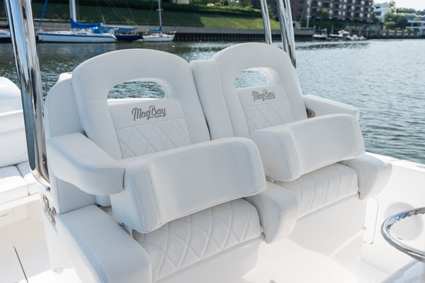 33ft Mag Bay Yacht For Sale