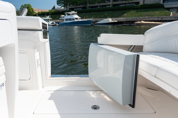 33ft Mag Bay Yacht For Sale