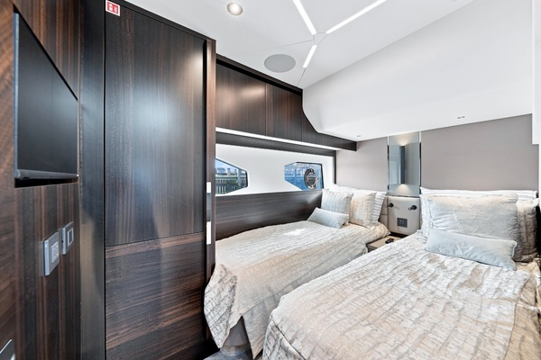 SHIMMO 55ft Sunseeker Yacht For Sale