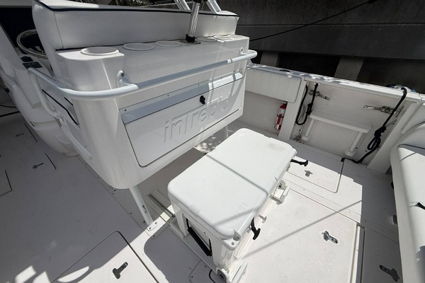 32ft Intrepid Yacht For Sale