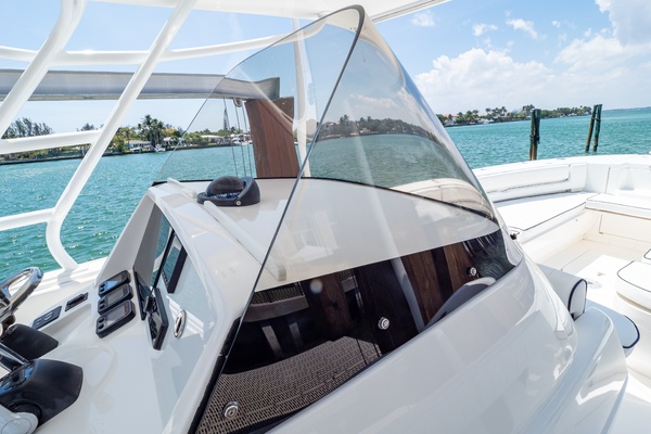 32ft Intrepid Yacht For Sale