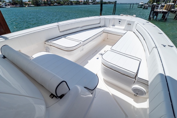32ft Intrepid Yacht For Sale
