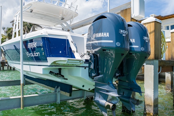 32ft Intrepid Yacht For Sale