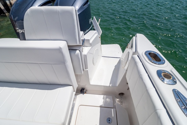 32ft Intrepid Yacht For Sale