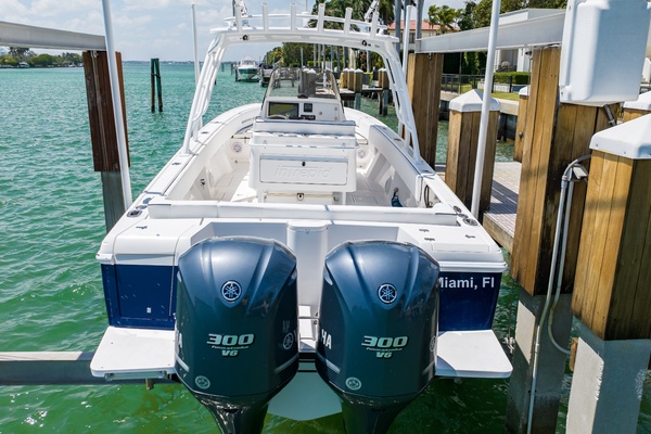 32ft Intrepid Yacht For Sale