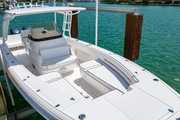 32ft Intrepid Yacht For Sale