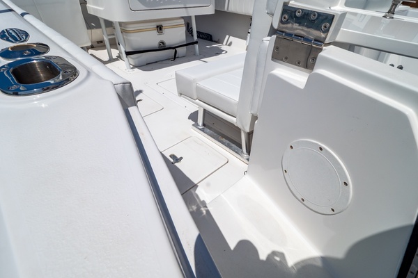 32ft Intrepid Yacht For Sale
