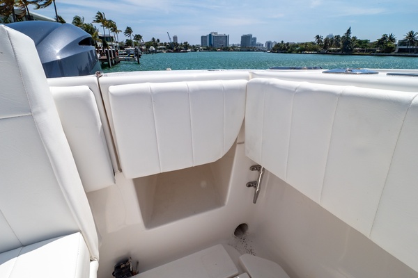 32ft Intrepid Yacht For Sale