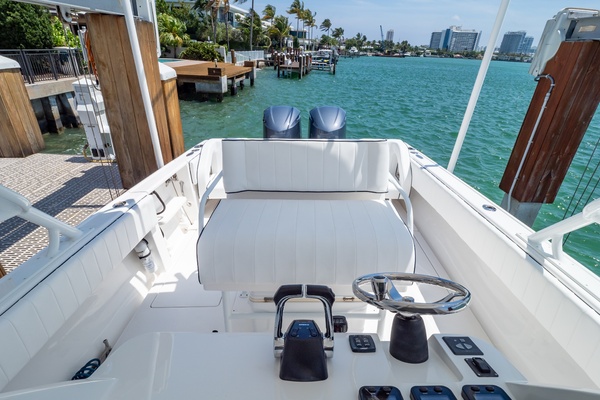 32ft Intrepid Yacht For Sale