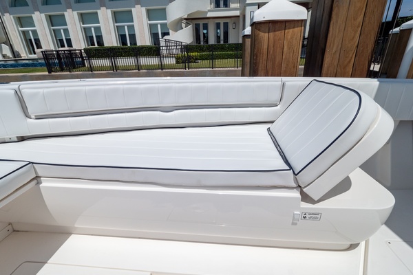 32ft Intrepid Yacht For Sale