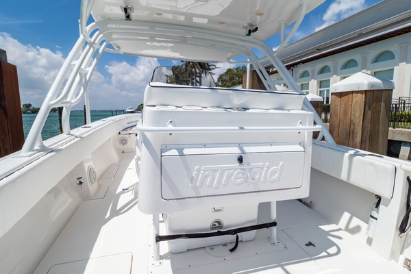 32ft Intrepid Yacht For Sale