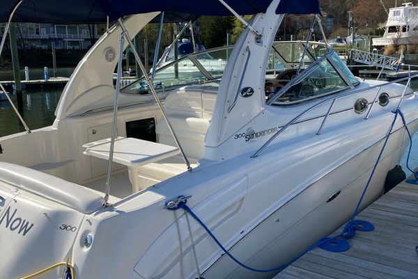 SERENITY NOW 30ft Sea Ray Yacht For Sale