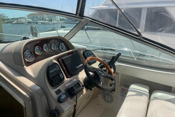 SERENITY NOW 30ft Sea Ray Yacht For Sale