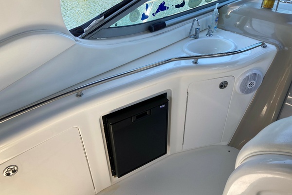 SERENITY NOW 30ft Sea Ray Yacht For Sale