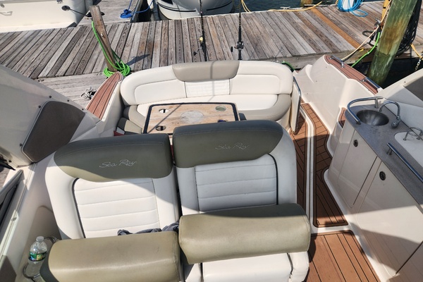 Summer Breeze 33ft Sea Ray Yacht For Sale