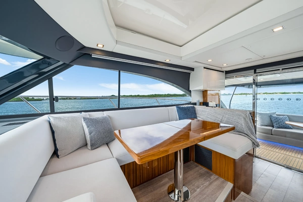 Riviera 4600 Sport Yacht Yacht For Sale