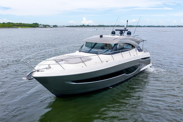 Riviera 4600 Sport Yacht Yacht For Sale