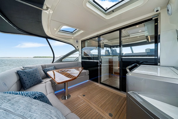 Riviera 4600 Sport Yacht Yacht For Sale