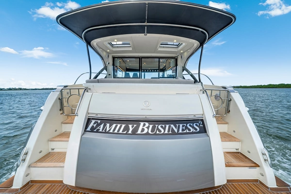 Riviera 4600 Sport Yacht Yacht For Sale