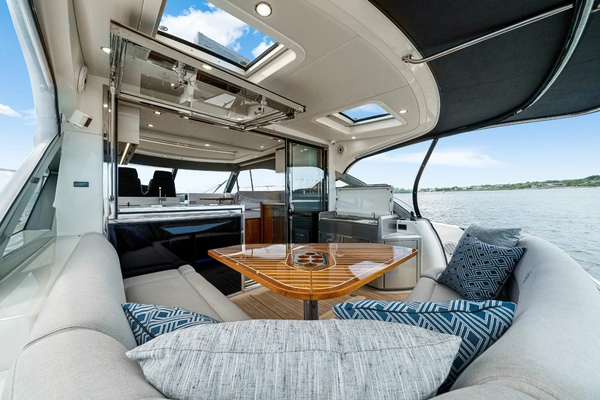 Riviera 4600 Sport Yacht Yacht For Sale
