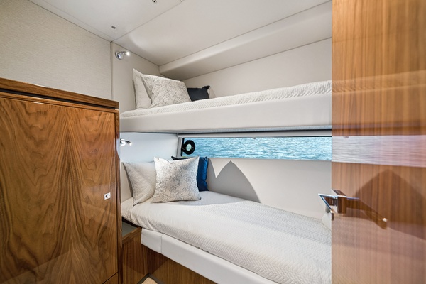 FAMILY BUSINESS 46ft Riviera Yacht For Sale