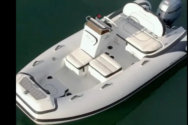 13' Walker Bay