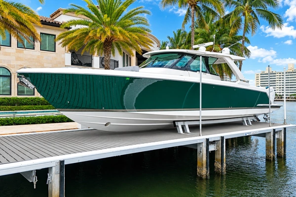Tiara Yachts - 48 LS