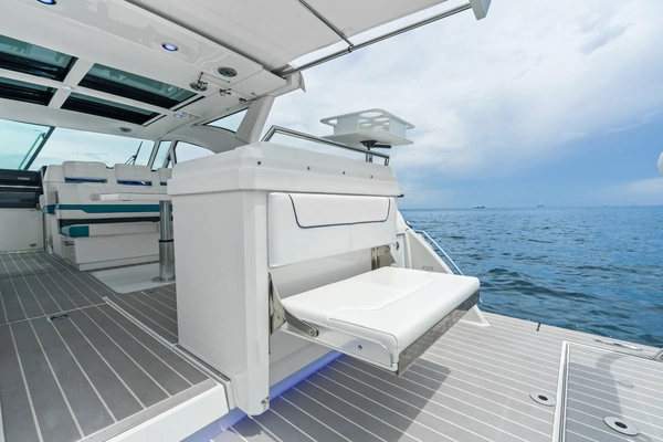 Formula 430 All Sport Crossover Yacht For Sale