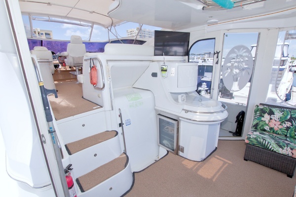 All Hanz on Deck II 46ft Carver Yacht For Sale