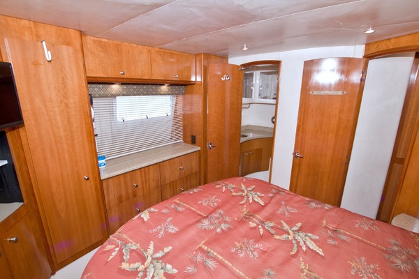 All Hanz on Deck II 46ft Carver Yacht For Sale
