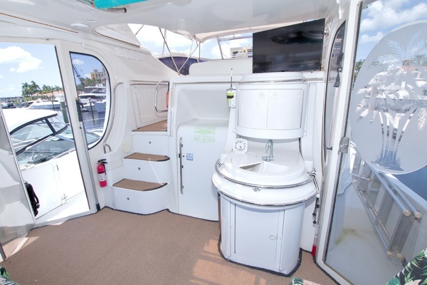 All Hanz on Deck II 46ft Carver Yacht For Sale