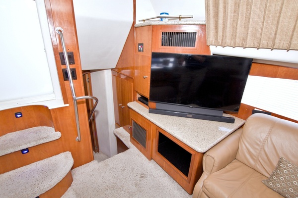 All Hanz on Deck II 46ft Carver Yacht For Sale