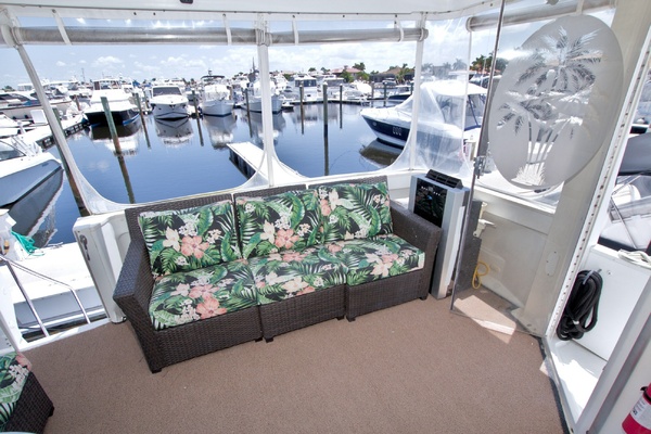 All Hanz on Deck II 46ft Carver Yacht For Sale