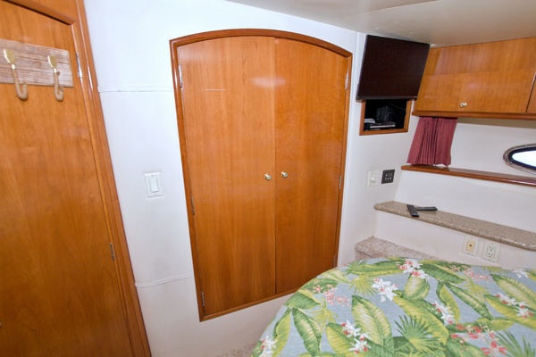 All Hanz on Deck II 46ft Carver Yacht For Sale