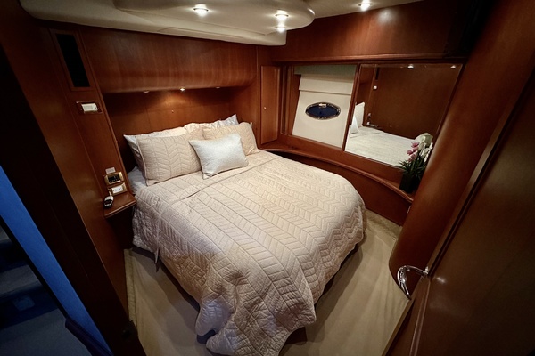 A Whole New World 50ft Silverton Yacht For Sale