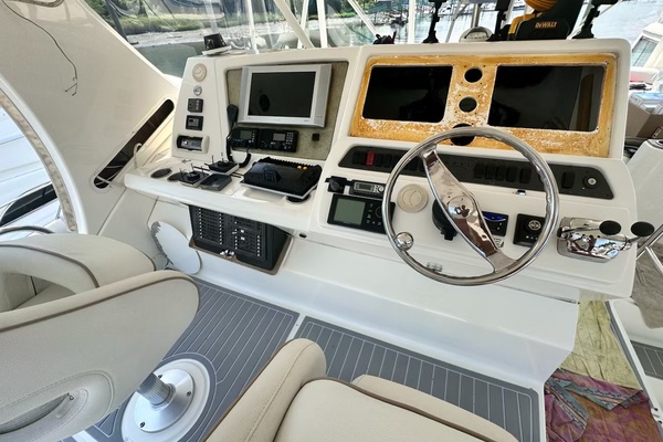 A Whole New World 50ft Silverton Yacht For Sale