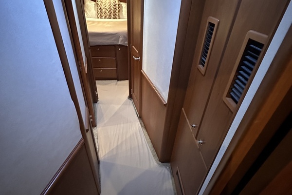 A Whole New World 50ft Silverton Yacht For Sale