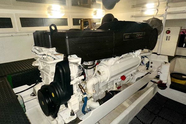 A Whole New World 50ft Silverton Yacht For Sale