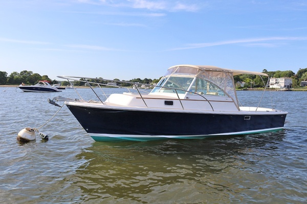 THE ENDLESS SUMMER 25ft Hunt Yachts Yacht For Sale