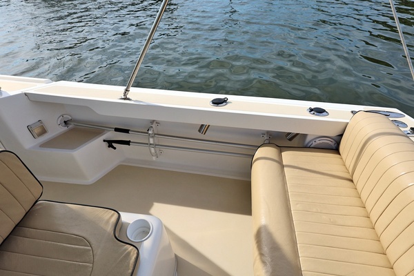 THE ENDLESS SUMMER 25ft Hunt Yachts Yacht For Sale
