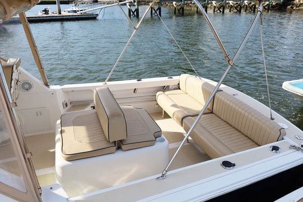 THE ENDLESS SUMMER 25ft Hunt Yachts Yacht For Sale